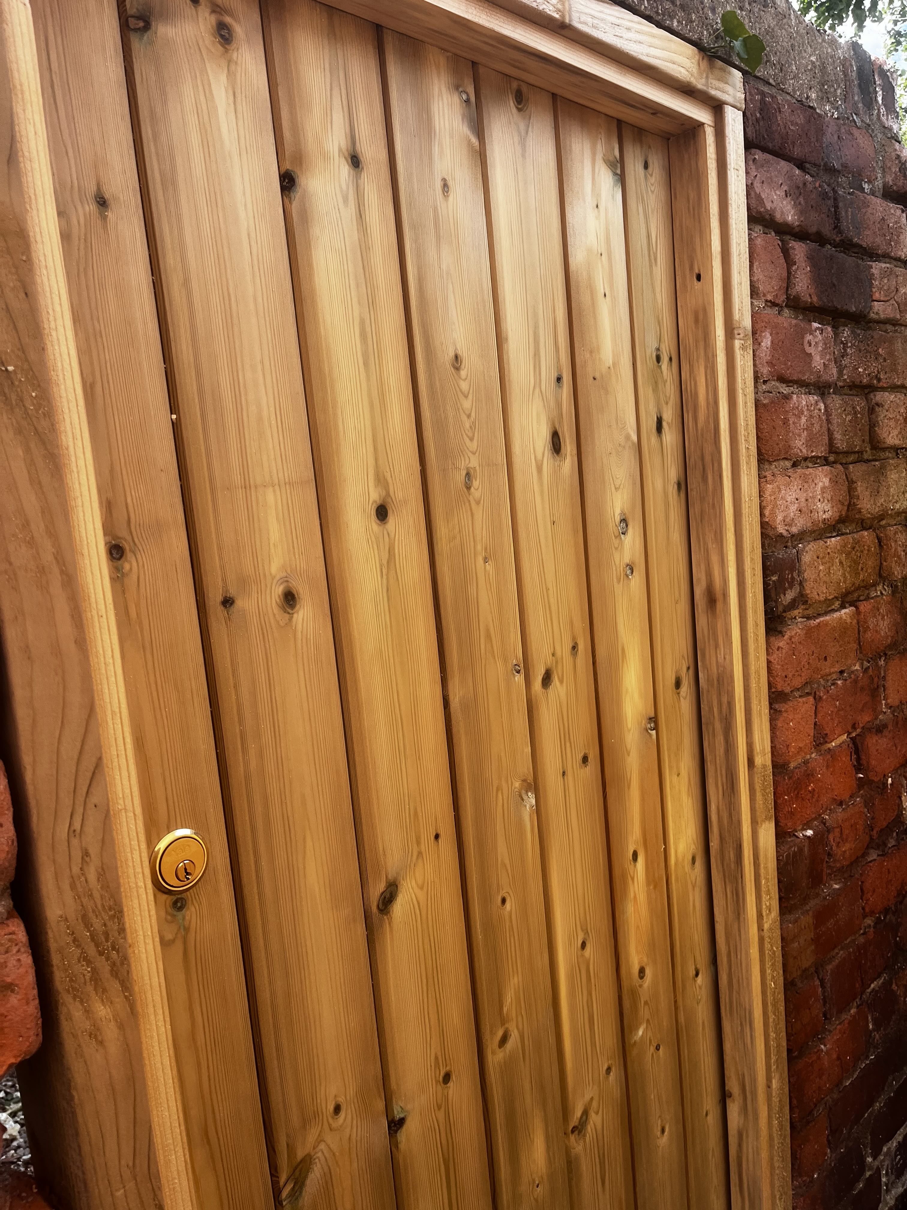 Narrow Back Gate